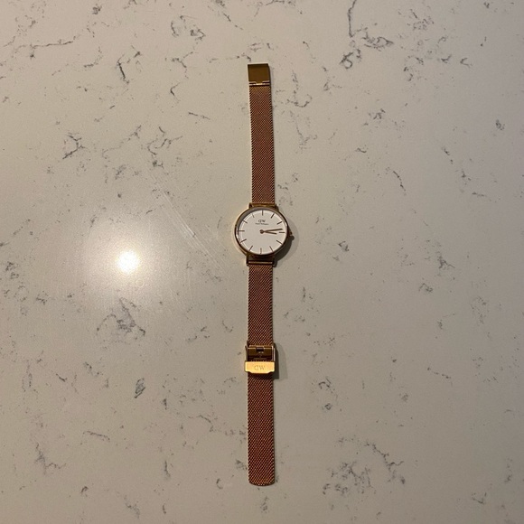Daniel Wellington Watch - Picture 4 of 8